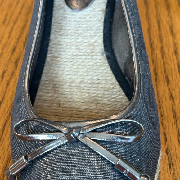 Lauren Ralph Lauren Silver Metallic Slide-On Slingback Wedges Bow - Picture 5 of 14